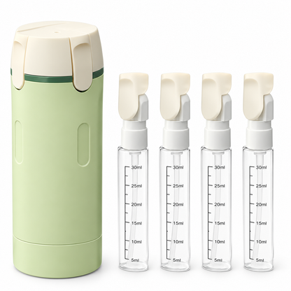 Flacon Cloudriddle vert avec ses quatre réservoirs sur fond blanc